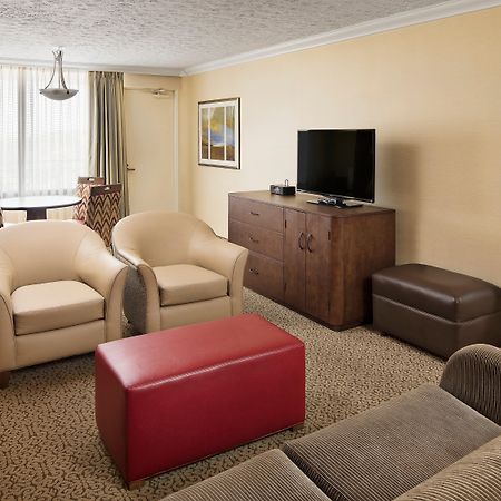 Crowne Plaza Louisville Airport Expo Ctr By Ihg Экстерьер фото