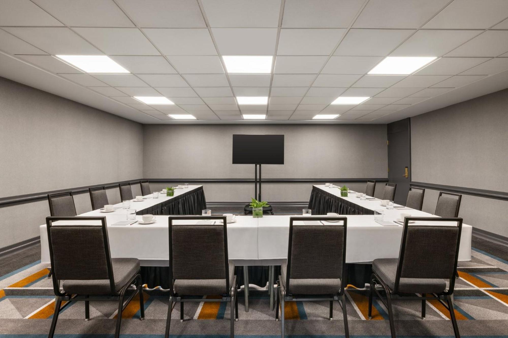 Crowne Plaza Louisville Airport Expo Ctr By Ihg Экстерьер фото