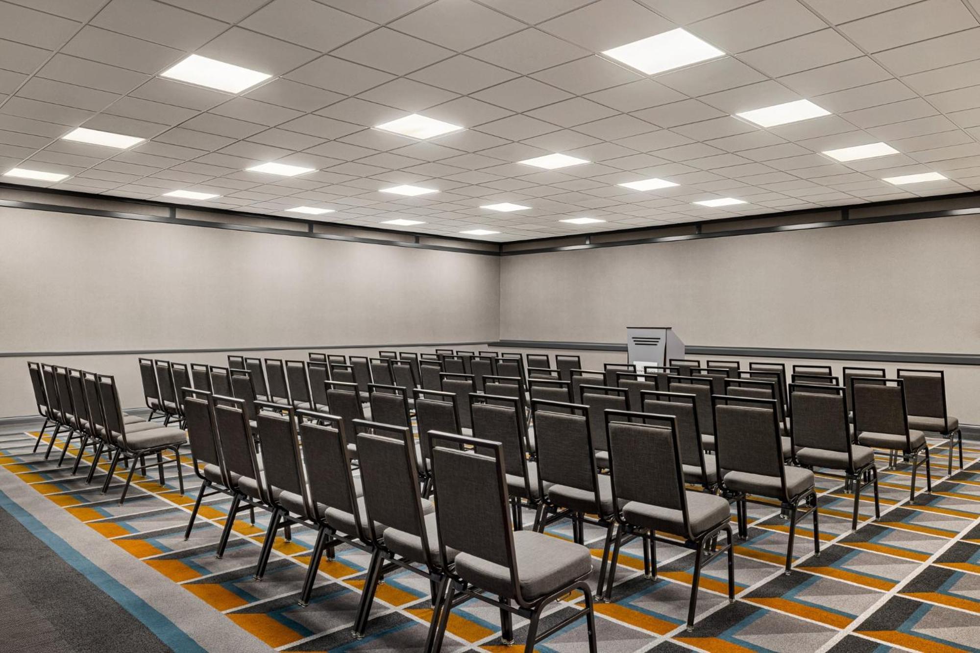 Crowne Plaza Louisville Airport Expo Ctr By Ihg Экстерьер фото