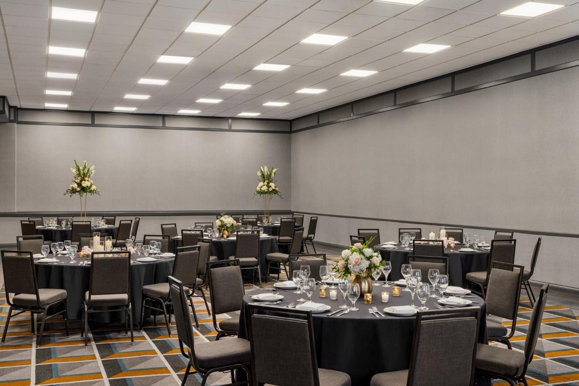 Crowne Plaza Louisville Airport Expo Ctr By Ihg Экстерьер фото
